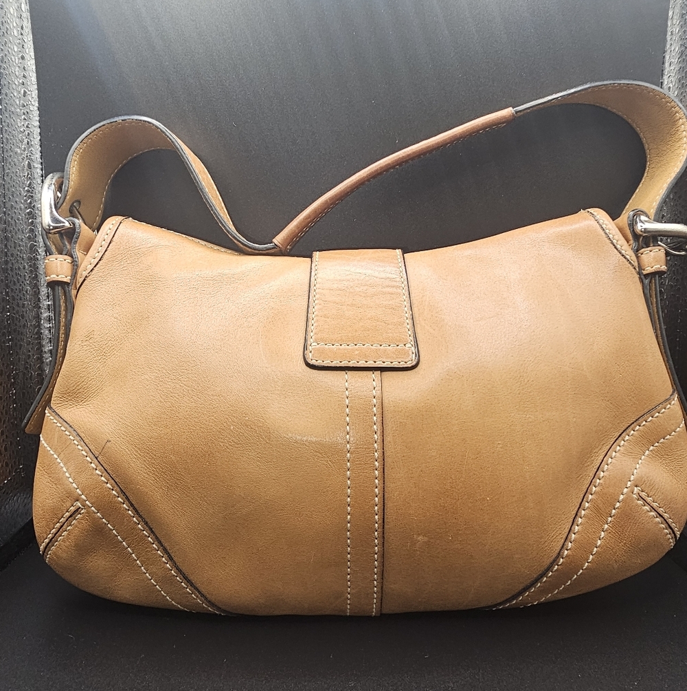 Vintage Coach Soho Flap leather shoulder bag in a British Tan color. - Picture 3 of 15